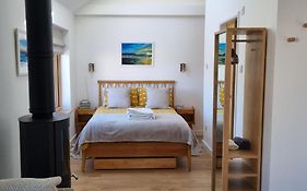 The Brookhouse. Cheerful Tiny House With Seaview.